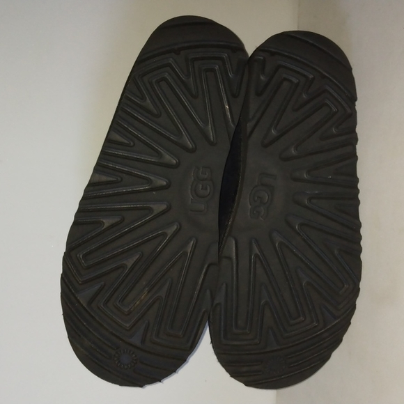 UGG Slippers - Picture 4 of 8